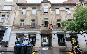 Modern Loft With Gallery In City Center